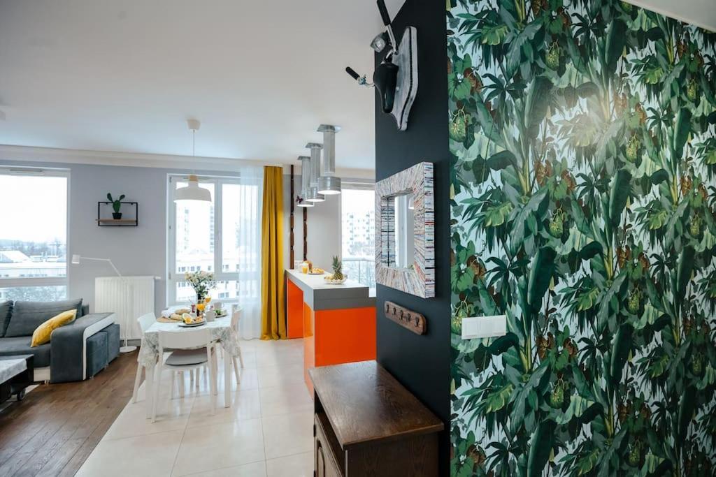 Modern, Spacious With Garage And Balcony Warszawa