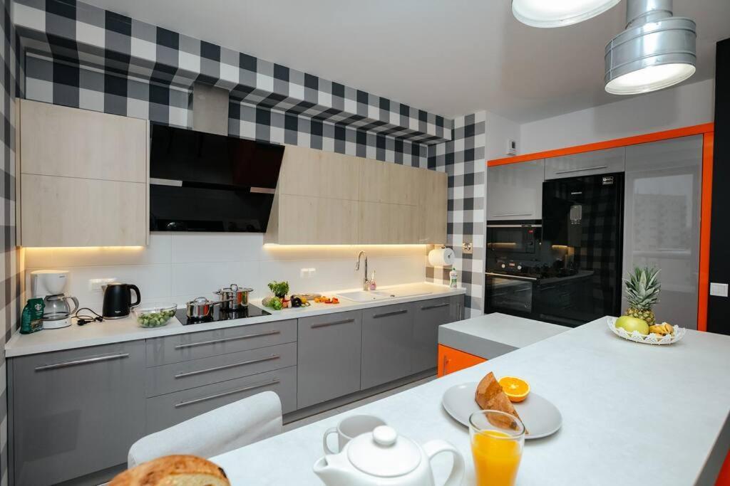 Apartament Modern, Spacious With Garage And Balcony *