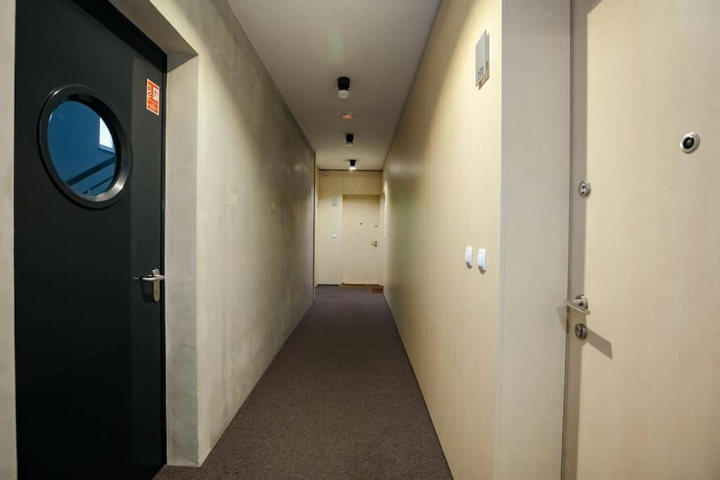 Modern, Spacious With Garage And Balcony *
