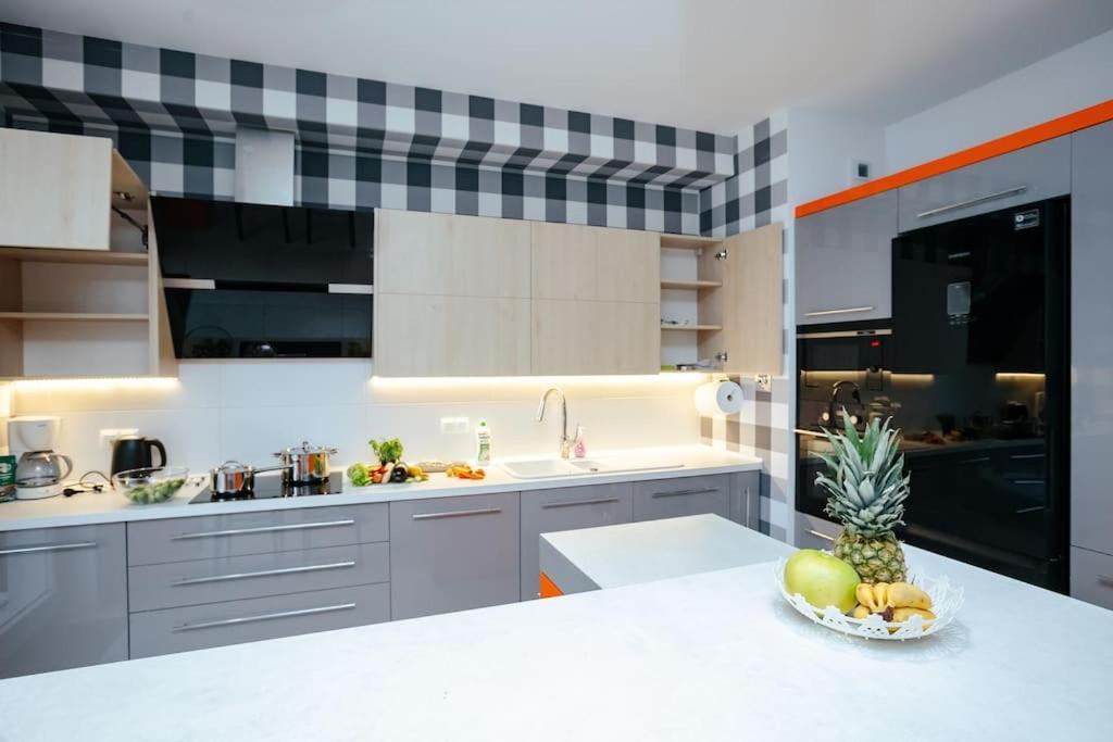 Modern, Spacious With Garage And Balcony * Warszawa