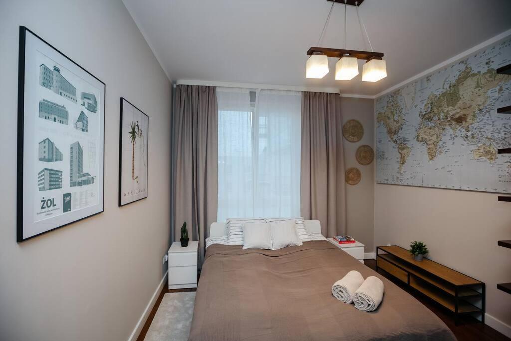 Modern, Spacious With Garage And Balcony Warschau