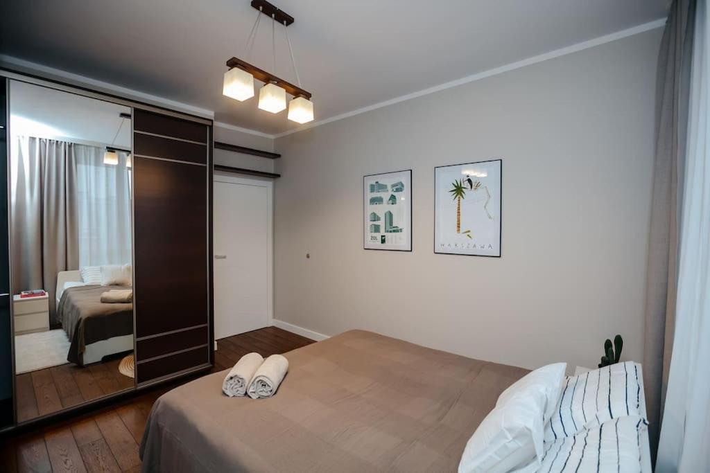 Modern, Spacious With Garage And Balcony *