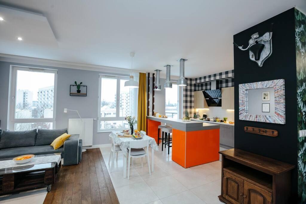 Modern, Spacious With Garage And Balcony Apartament Warszawa