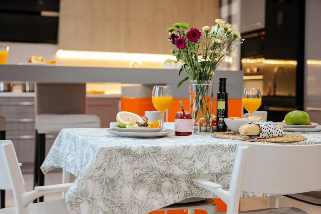 Modern, Spacious With Garage And Balcony Apartament *