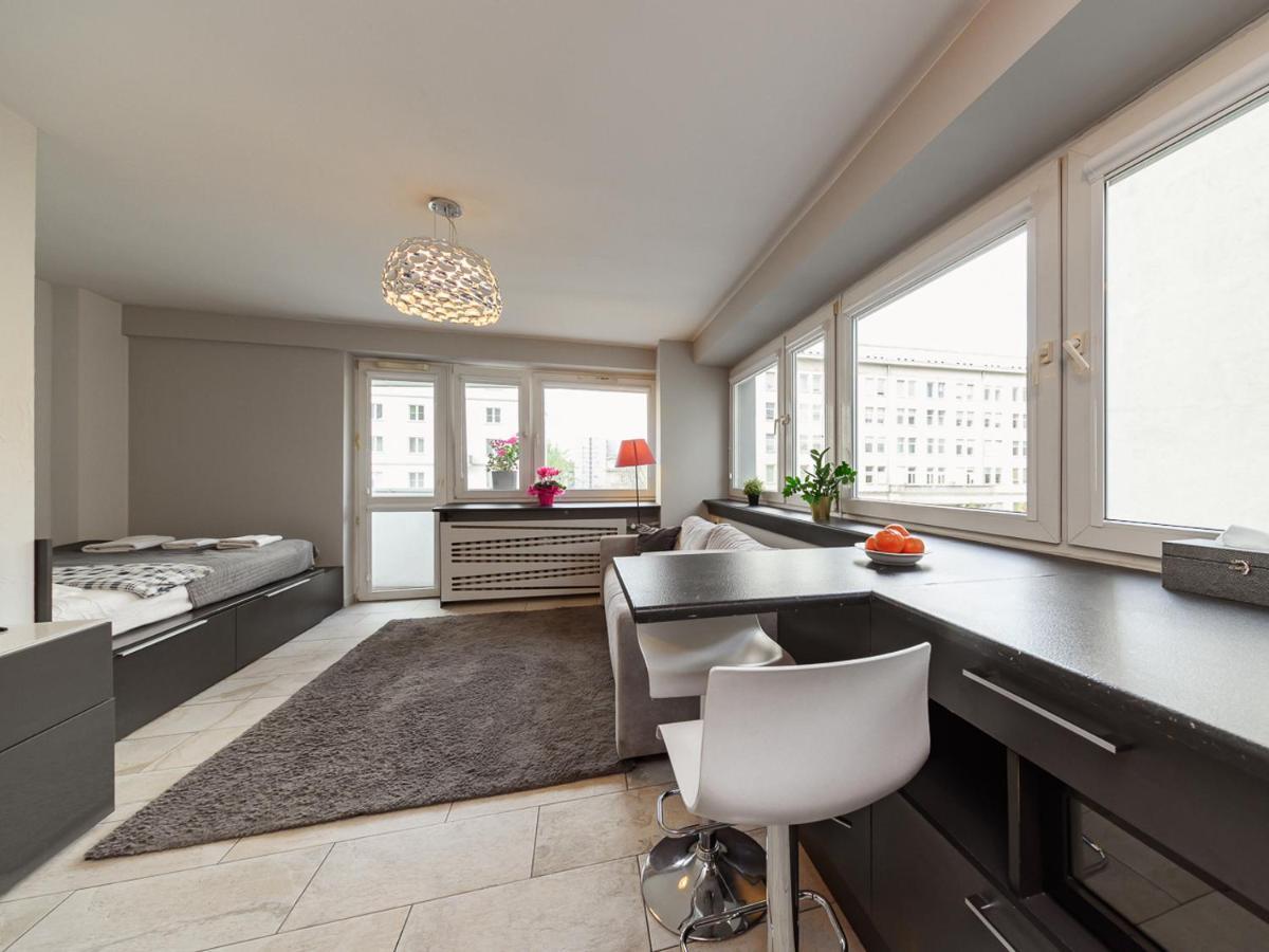 Metro Swietokrzyska Apartment