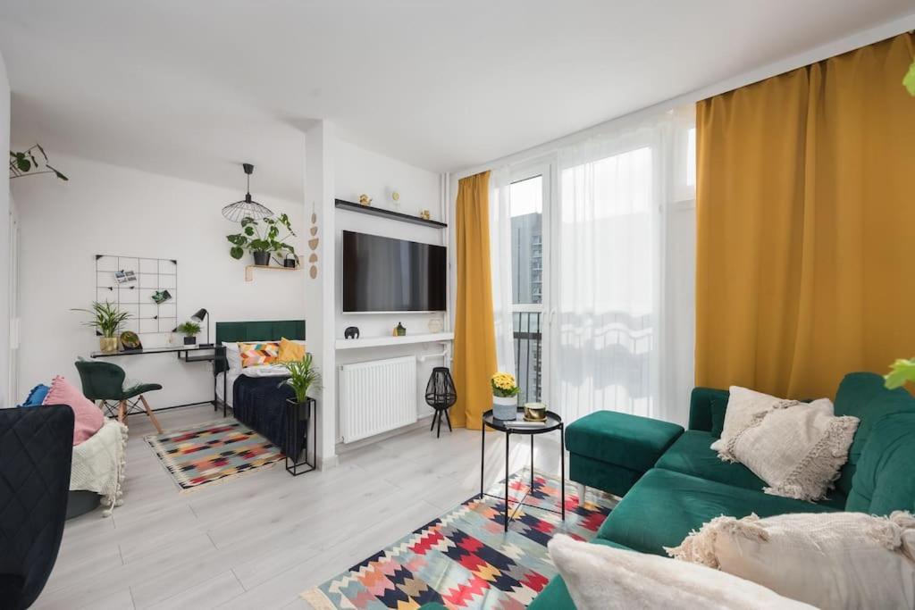 Specious City Center Studio With Park View By Ecru Wwa23 *