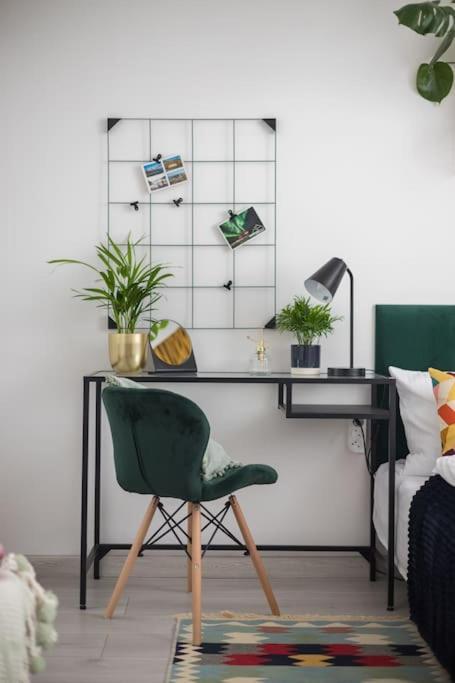 Specious City Center Studio With Park View By Ecru Wwa23