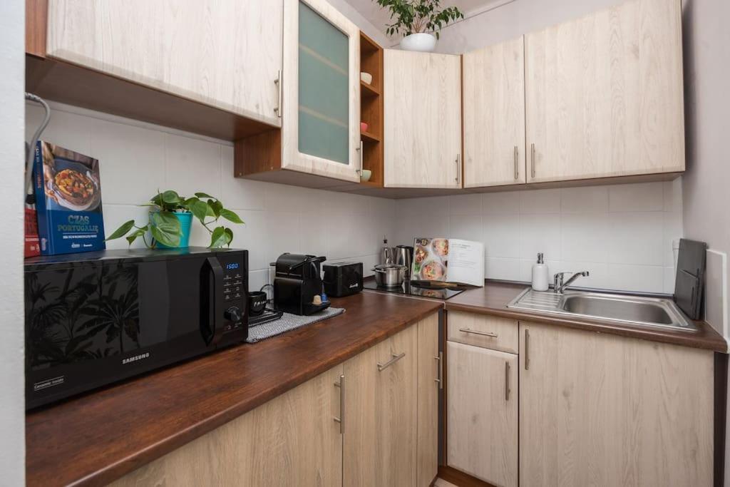 Specious City Center Studio With Park View By Ecru Wwa23