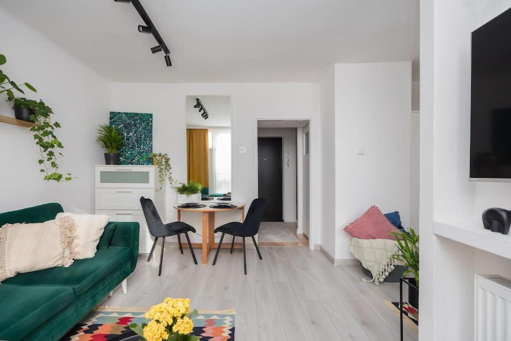 Specious City Center Studio With Park View By Ecru Wwa23
