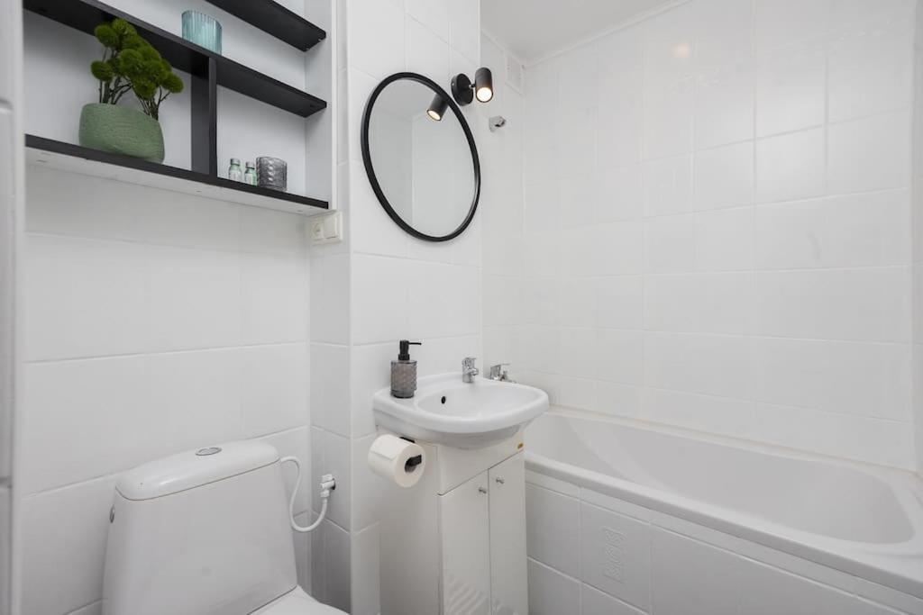 Specious City Center Studio With Park View By Ecru Wwa23 Apartment Warsaw