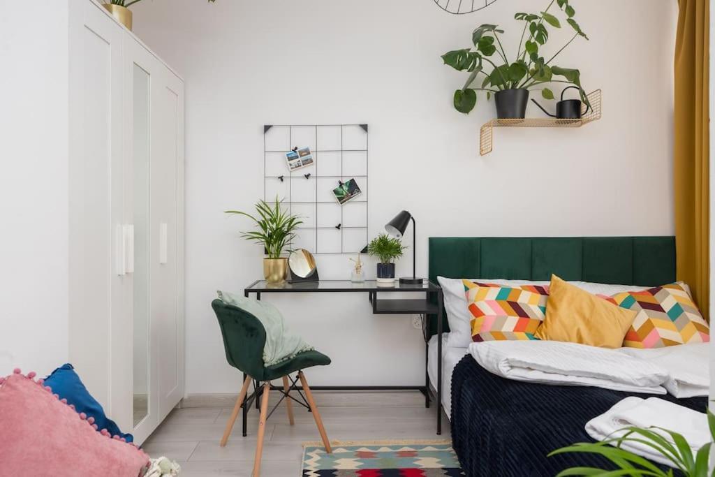 Specious City Center Studio With Park View By Ecru Wwa23 * Warsaw
