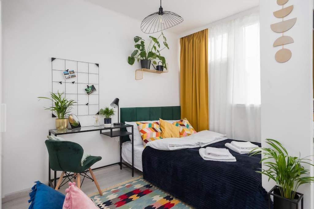 Specious City Center Studio With Park View By Ecru Wwa23
