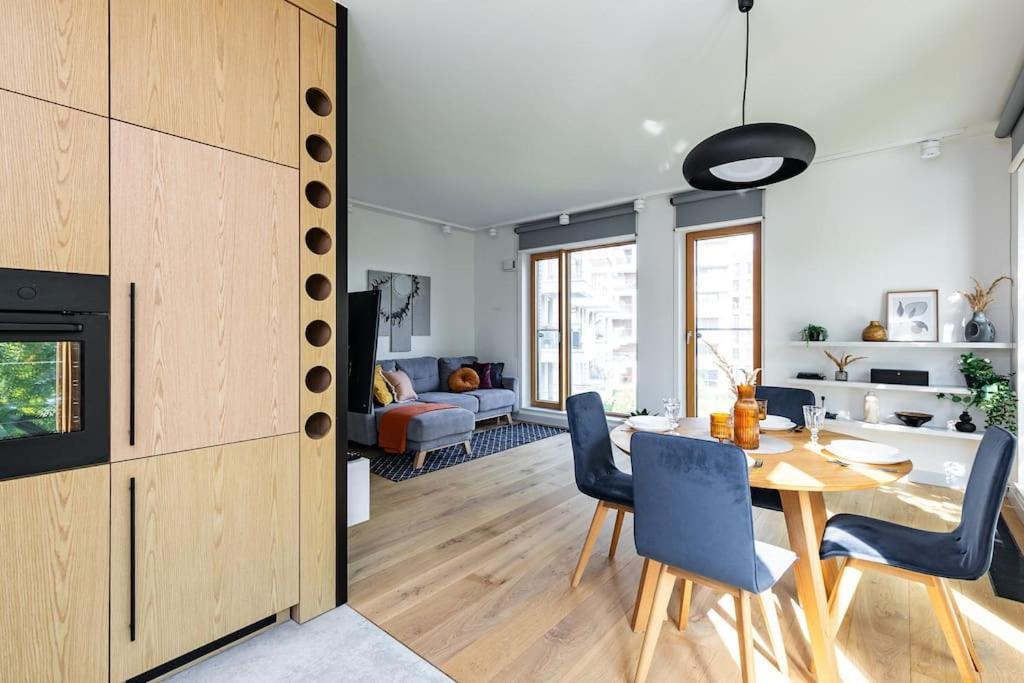 Superapart Okrzei 2, Urban Oasis With Views Apartment Warsaw