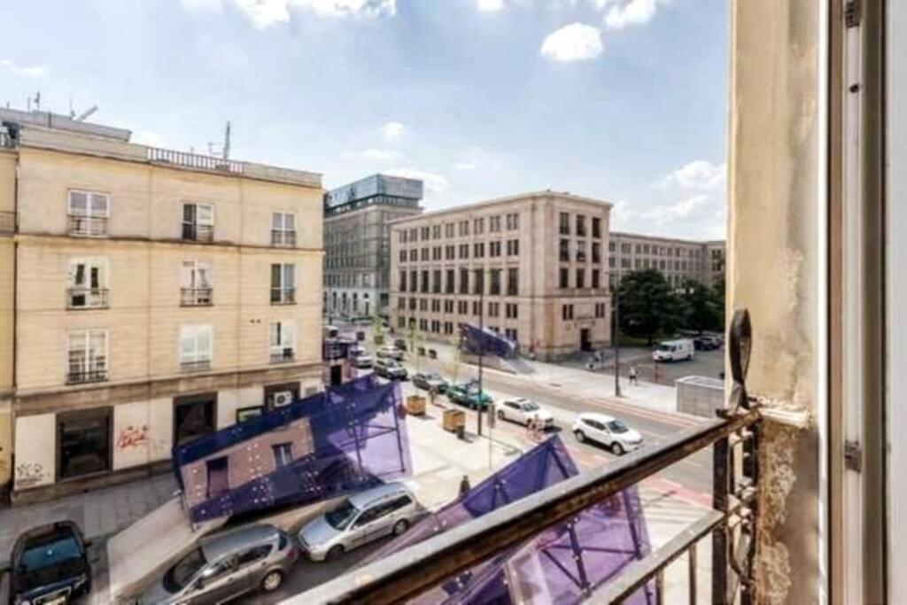 Free Parking - Creative Flat With Fast Wifi And Tv