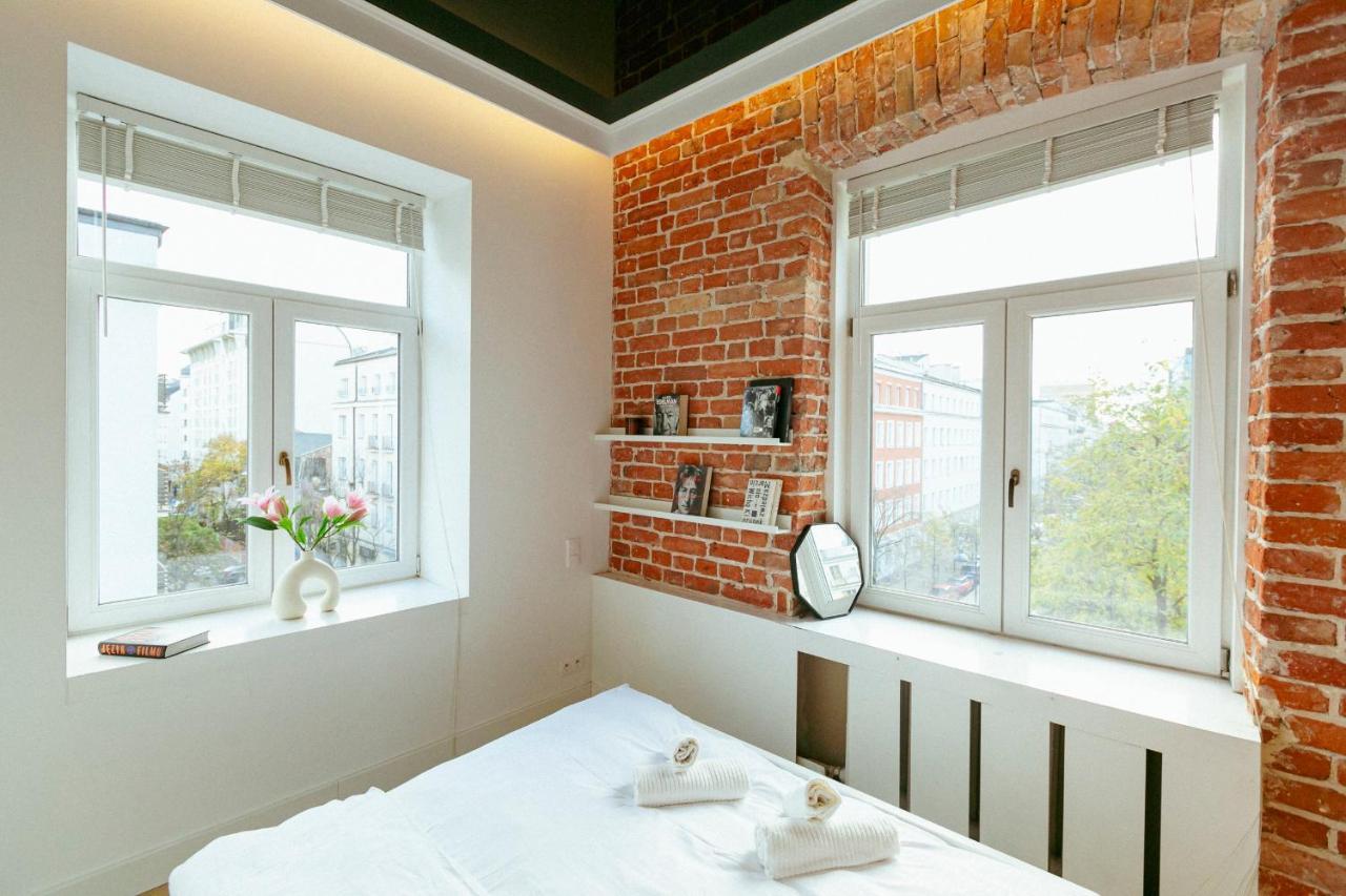 Wspolna 54a: With Free Parking Apartment Warsaw