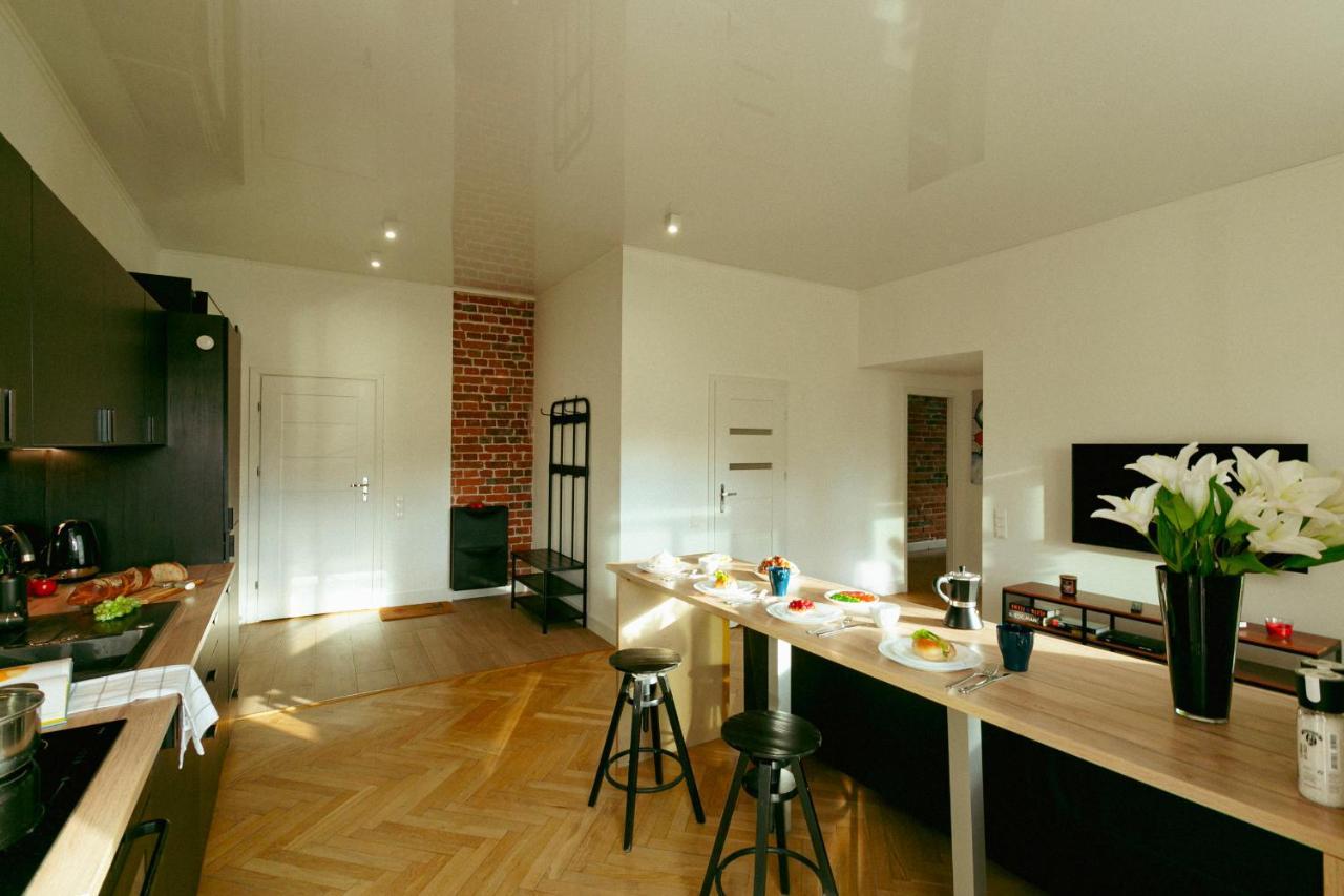 Wspolna 54a: With Free Parking Apartment