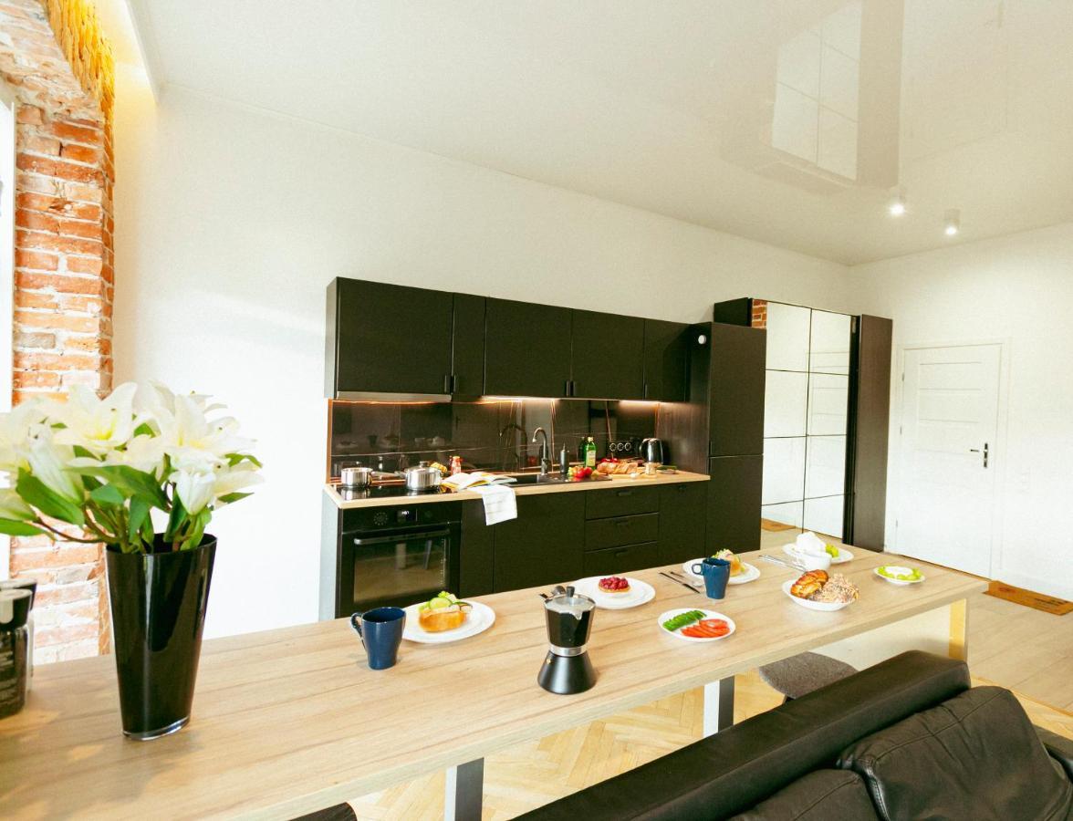 Wspolna 54a: With Free Parking Apartment *