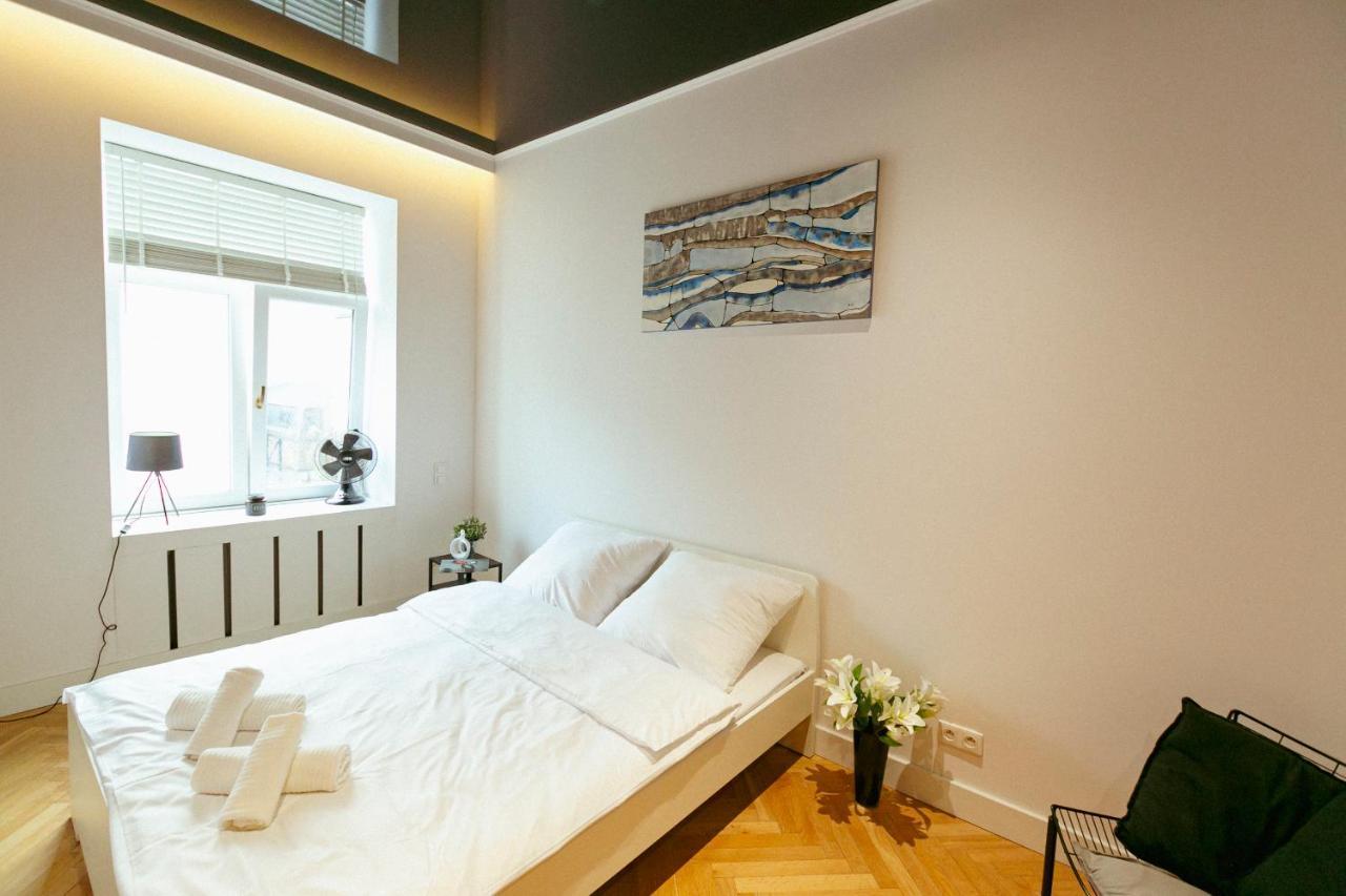 Wspolna 54a: With Free Parking Apartment