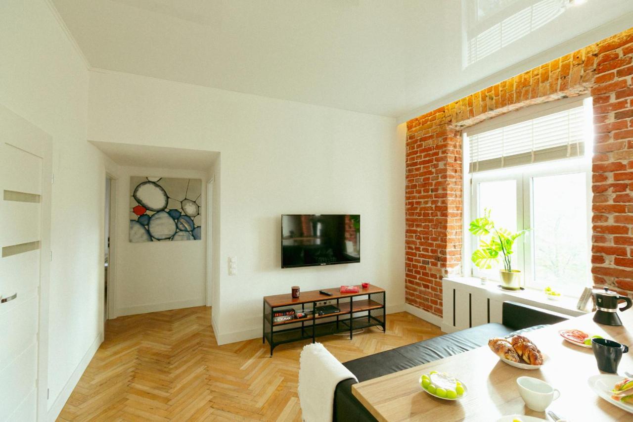 Wspolna 54a: With Free Parking Apartment *