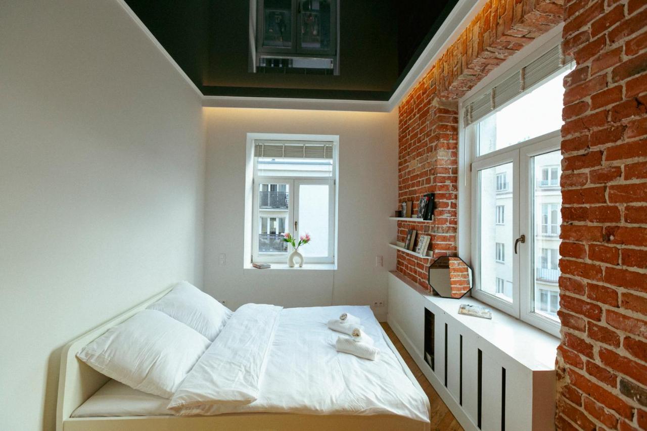 Wspolna 54a: With Free Parking Apartment