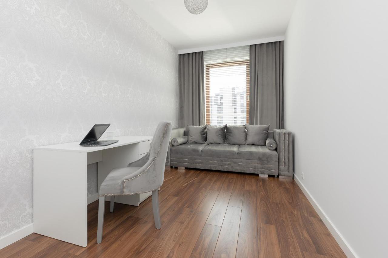 Silver Glam In Wilanow By Renters Warsaw