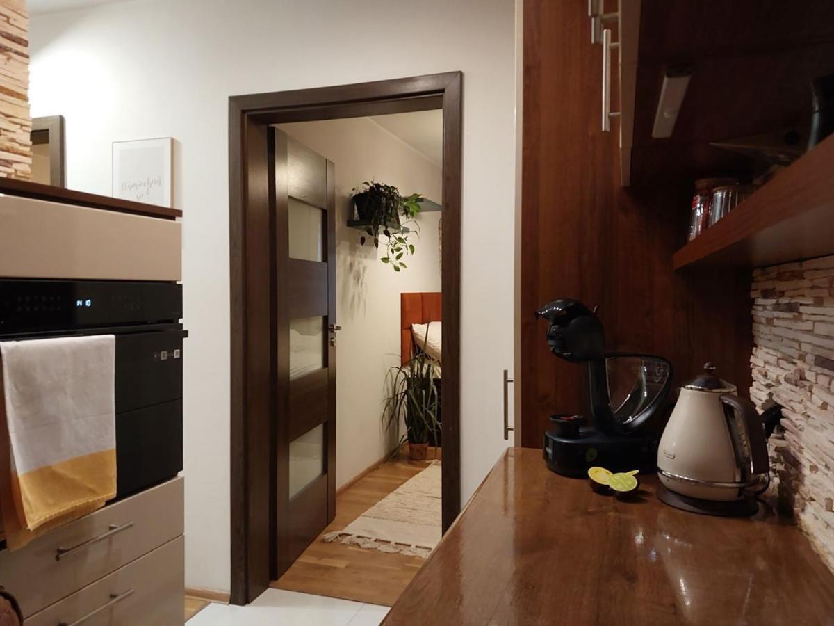 Yellow Airport Galeria Mokotow Netflix Apartament Warszawa