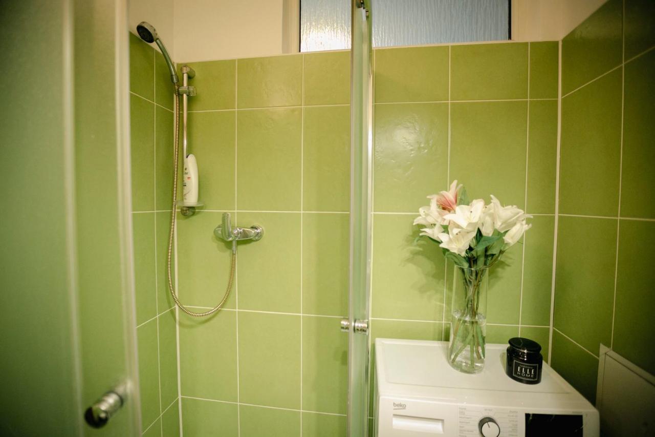 Apartment Wilcza 3g - 260m Od Ambasady Usa, 1km Od Dworca Centralnego Warsaw