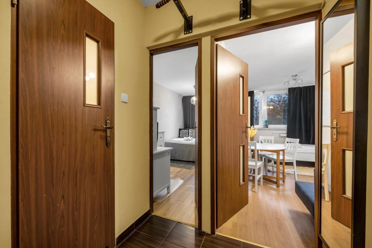 2br Metro Railwaystation Apartment Warsaw