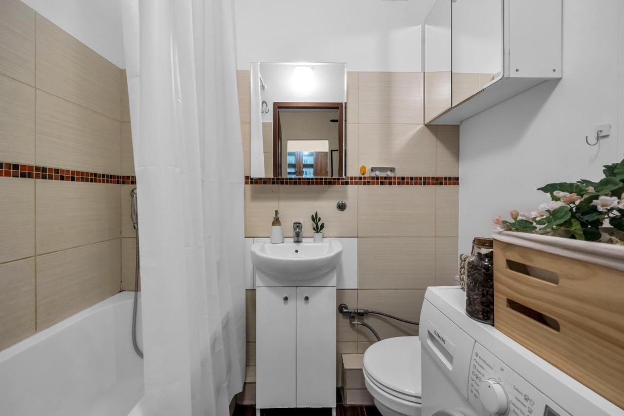2br Metro Railwaystation Apartment *