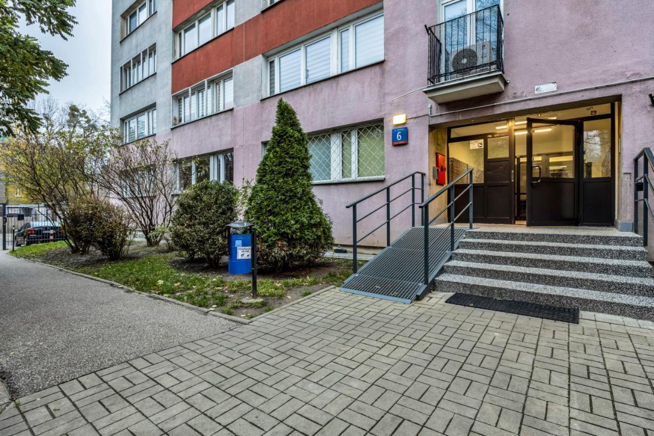 2br Metro Railwaystation Apartment