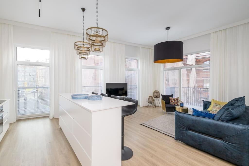 1-Bedroom Apartment Near Metro *