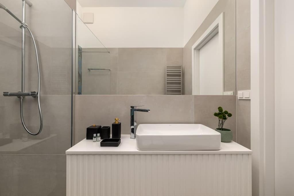 1-Bedroom Apartment Near Metro * Warsaw