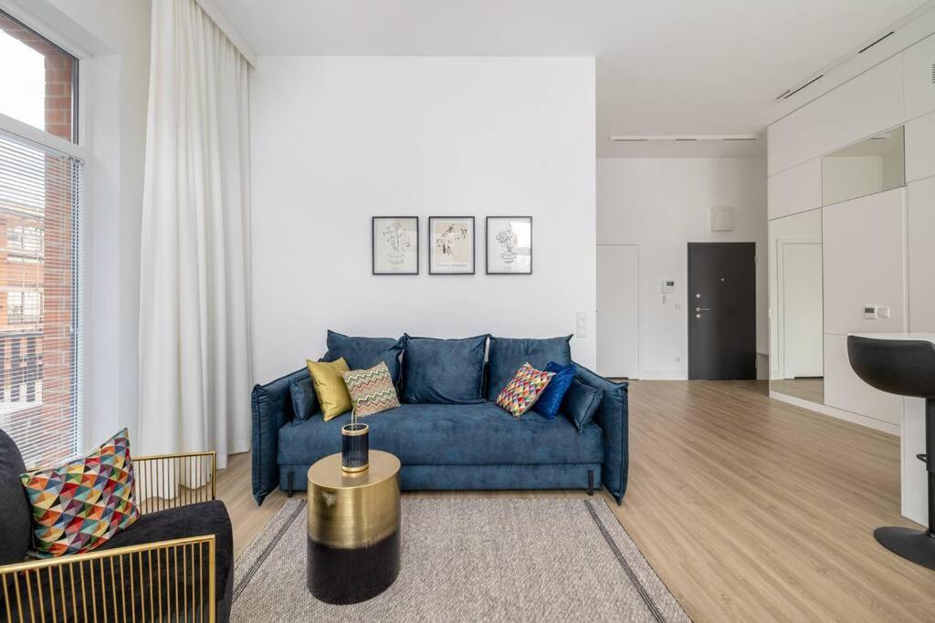 1-Bedroom Apartment Near Metro *