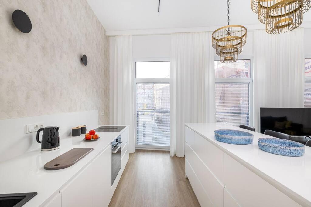 1-Bedroom Apartment Near Metro Apartment Warsaw