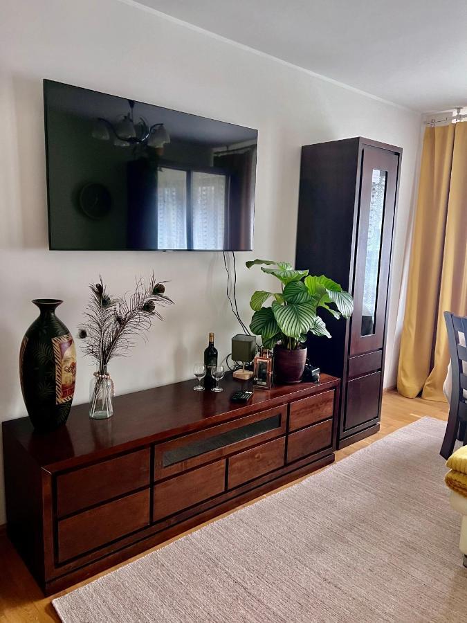Yellow Airport Galeria Mokotow Netflix Apartament *