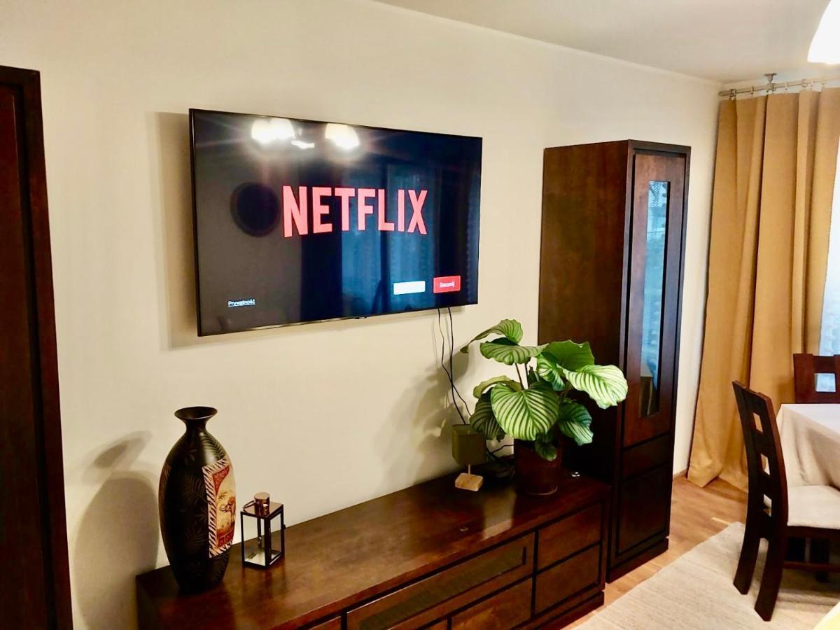 Apartament Yellow Airport Galeria Mokotow Netflix Warszawa