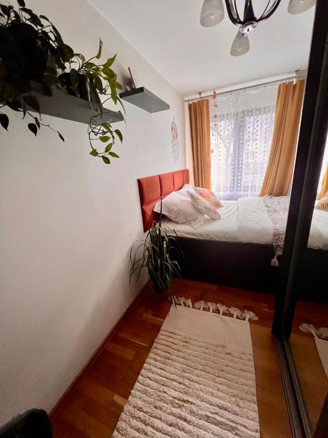 Yellow Airport Galeria Mokotow Netflix Apartament Warszawa