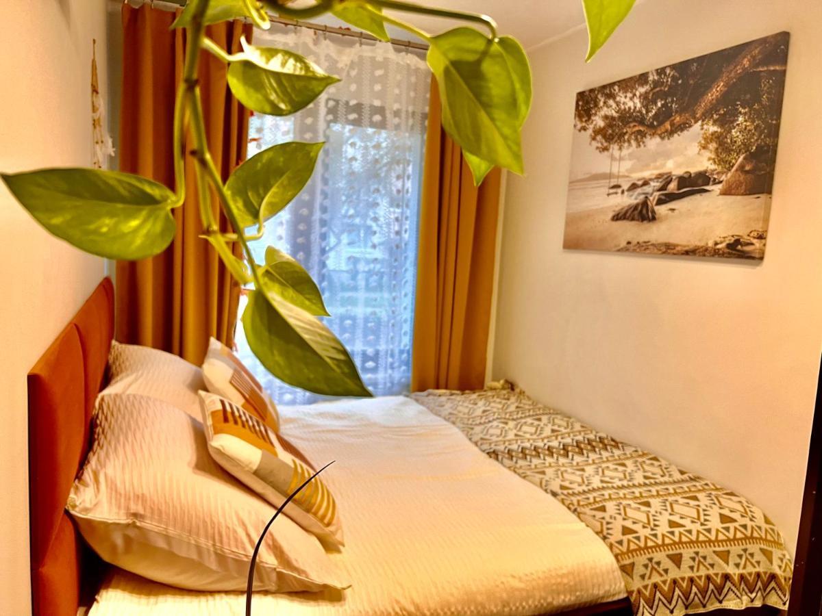 Apartament Yellow Airport Galeria Mokotow Netflix Warszawa