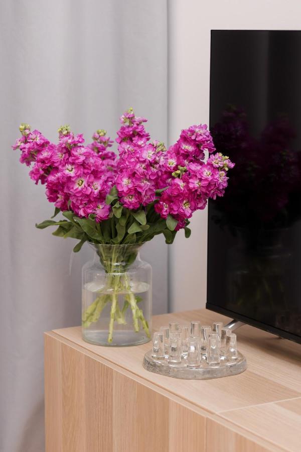 Apartment Stylish And Sweet In Near Park Lazienki By Renters Warschau