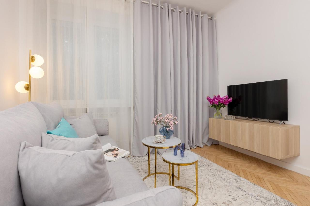 Stylish And Sweet In Near Park Lazienki By Renters * Warschau