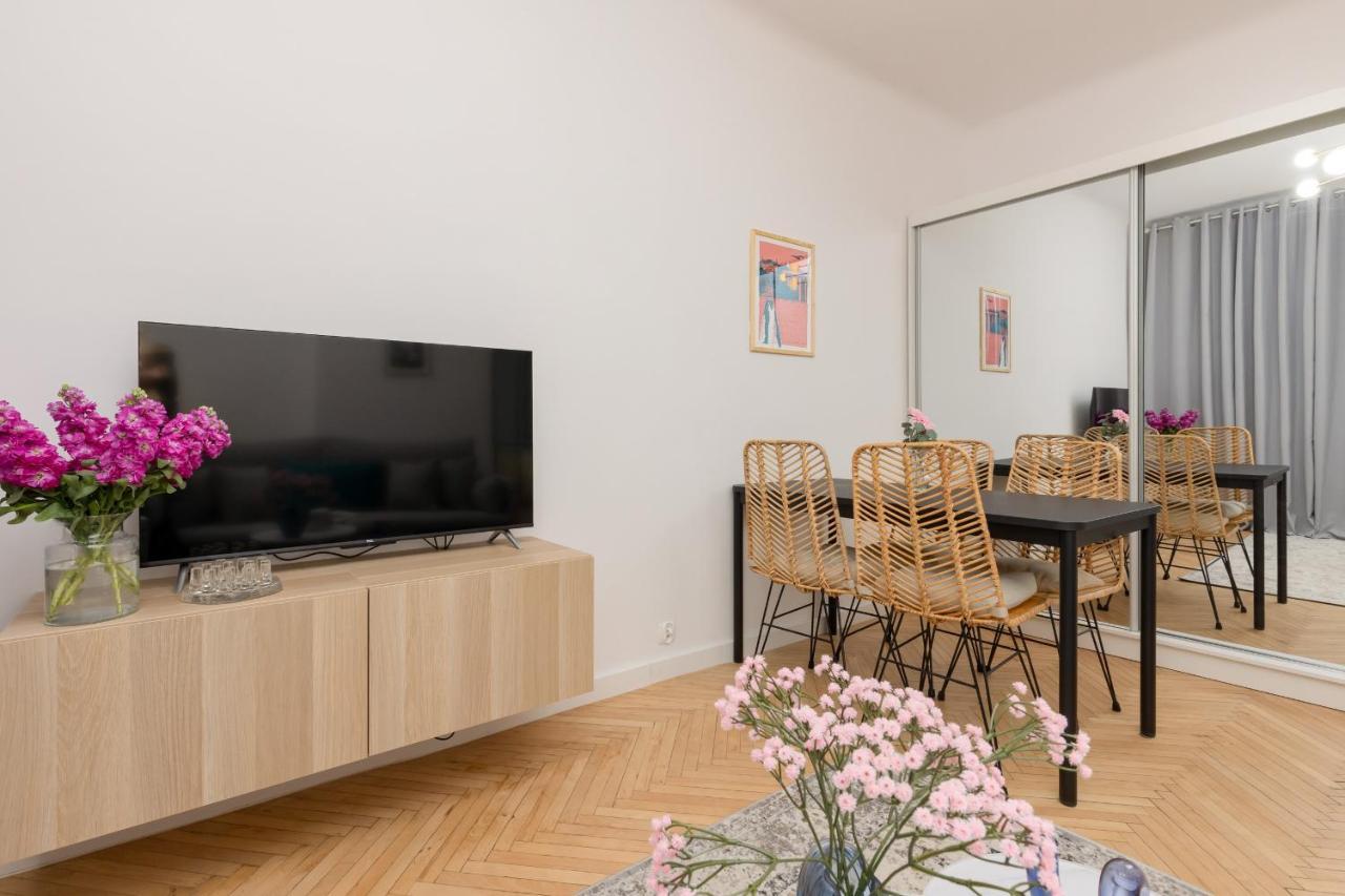 Apartment Stylish And Sweet In Near Park Lazienki By Renters *