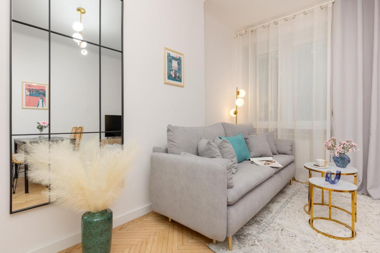 Apartment Stylish And Sweet In Near Park Lazienki By Renters *