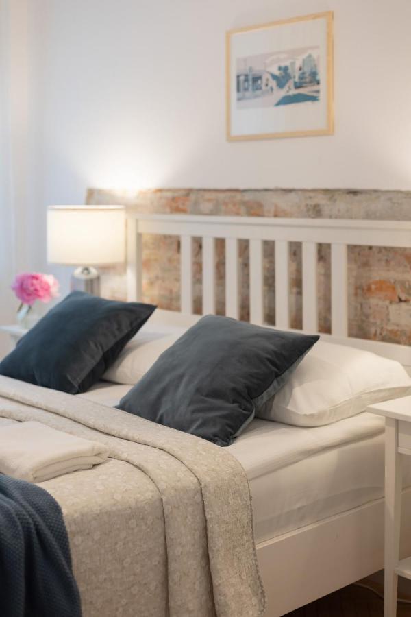 Apartment Stylish And Sweet In Near Park Lazienki By Renters