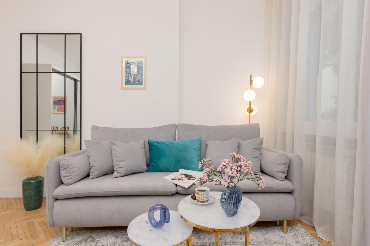 Apartment Stylish And Sweet In Near Park Lazienki By Renters Warschau