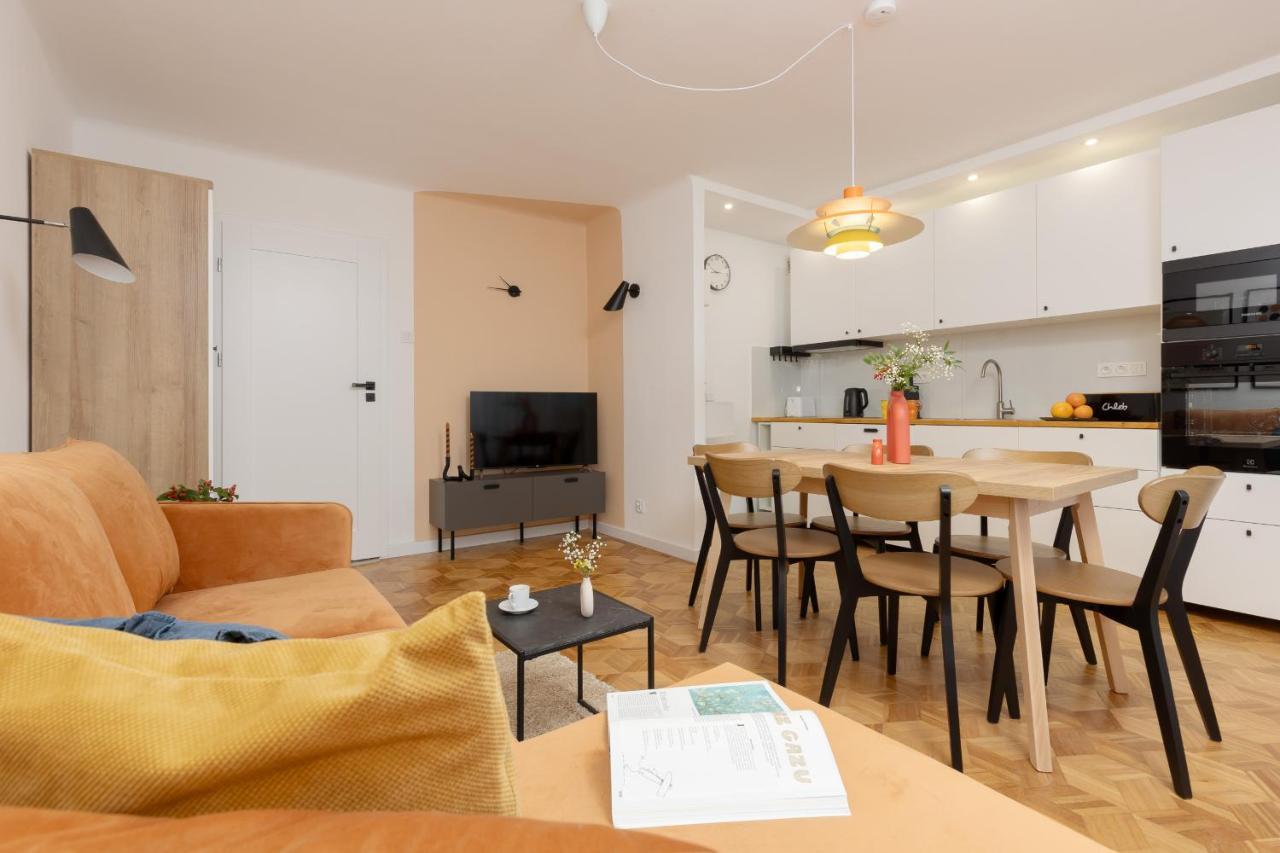 Family With Two Bedrooms And Balcony In By Renters Apartment *
