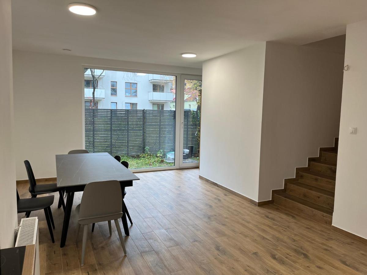 Separate In A New Townhouse In Varsóvia