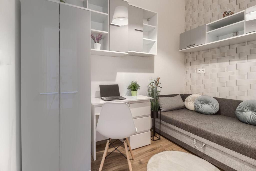 Geodezyjna'70 Cozy P3 Apartment Warsaw