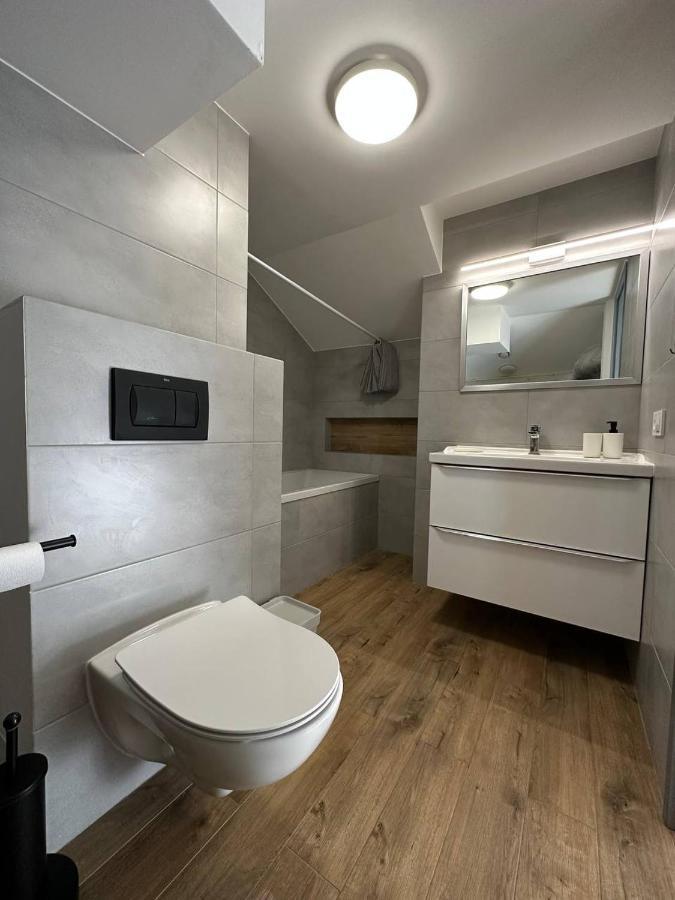 Double Twin #8 With Private Bathroom Warsaw