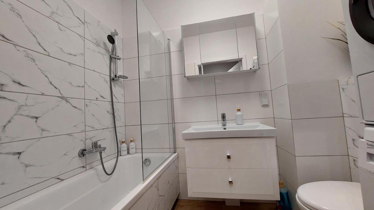 Apartment Zyczliwy Z Garazem Warsaw