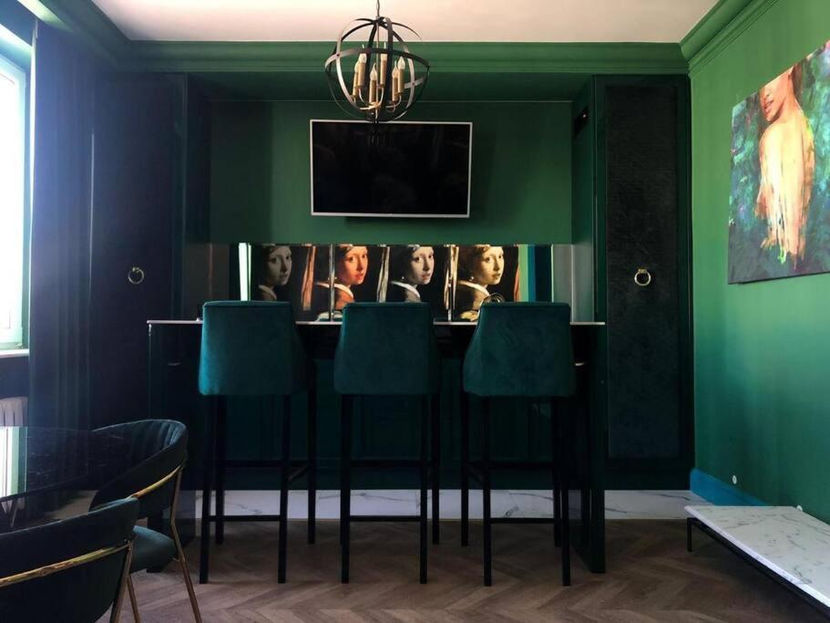 Center Near Public Swimming Pool Apartment Warsaw